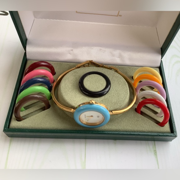 Ladies GUCCI bangle watch w/ interchangeable bezels🌸🌺🌼 - Picture 3 of 12
